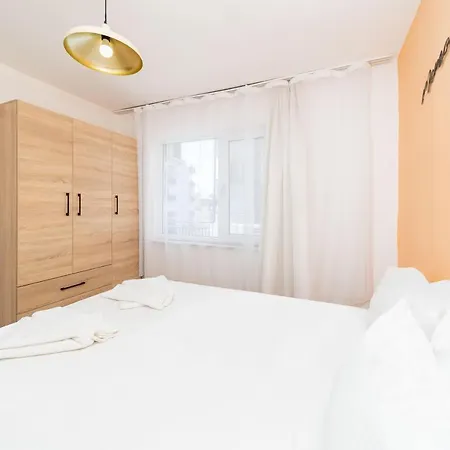 Central Flat With Balcony And Terrace In Muratpasa