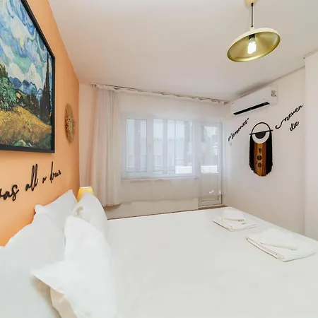 Central Flat With Balcony And Terrace In Muratpasa