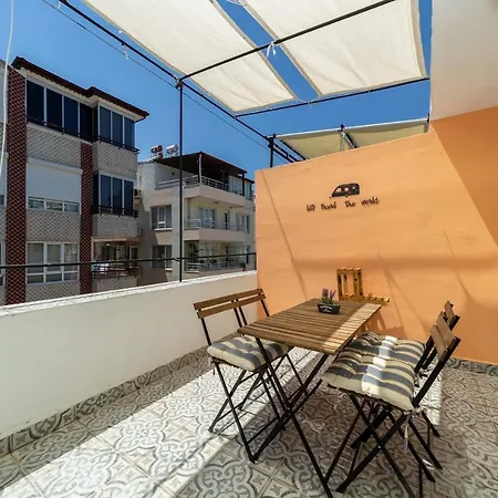 Central Flat With Balcony And Terrace In Muratpasa Apartment