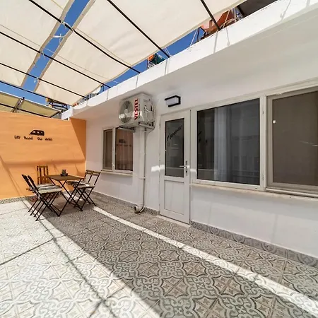 Central Flat With Balcony And Terrace In Muratpasa