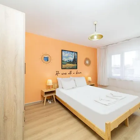Central Flat With Balcony And Terrace In Muratpasa *