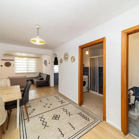 Apartment Central Flat With Balcony And Terrace In Muratpasa *