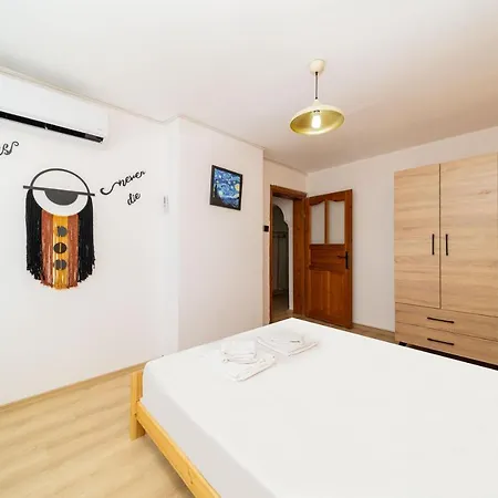 Central Flat With Balcony And Terrace In Muratpasa Apartment Antalya